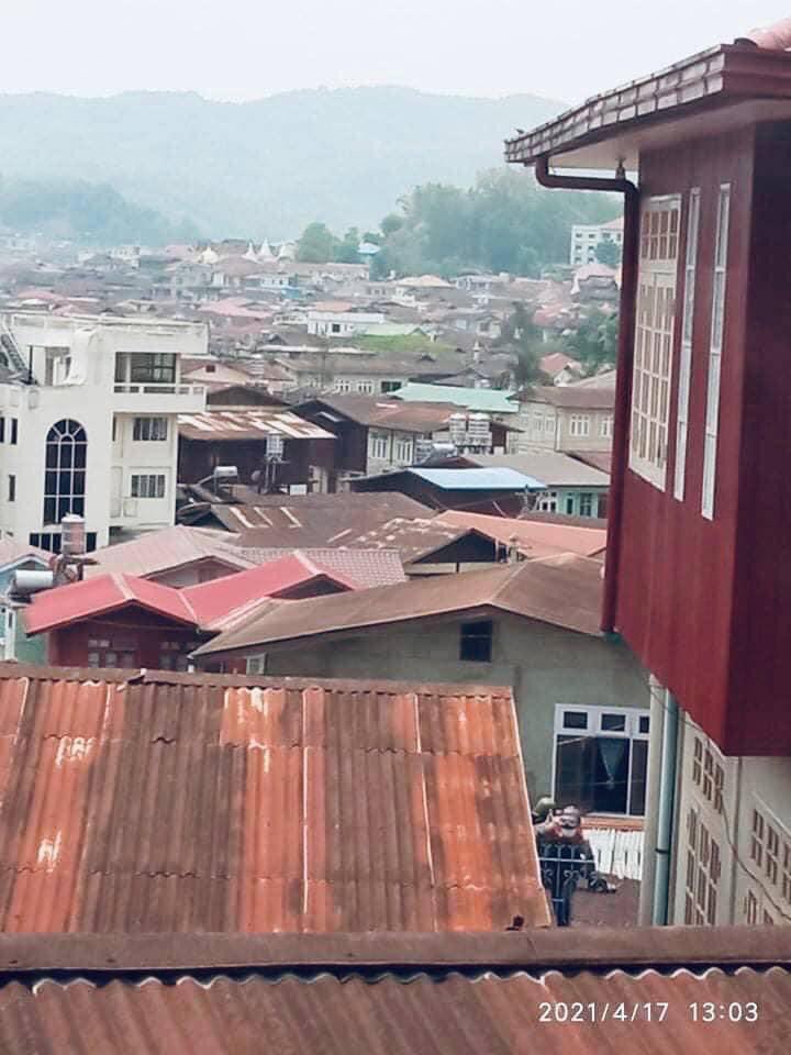 MyoMyoWin16's tweet photo. Military and police forces marched through Aung Chan Thar Ward, #Mogok , shooting indiscriminately at civilians' homes, swearing and threatening civilians 

NUG ASSEMBLE 
#Apr17Coup  #WhatsHappeningInMyanmar 
https://t.co/9S63RlWH3H

#BobbyMyanmar https://t.co/GoG9w7fYFn