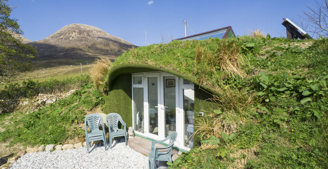Погреб земляной полузаглубленный. Экодом саймона дейла жилище хоббита. Финские погреба hovikellari. Компактный экодом в южной африке. Земляной этаж.