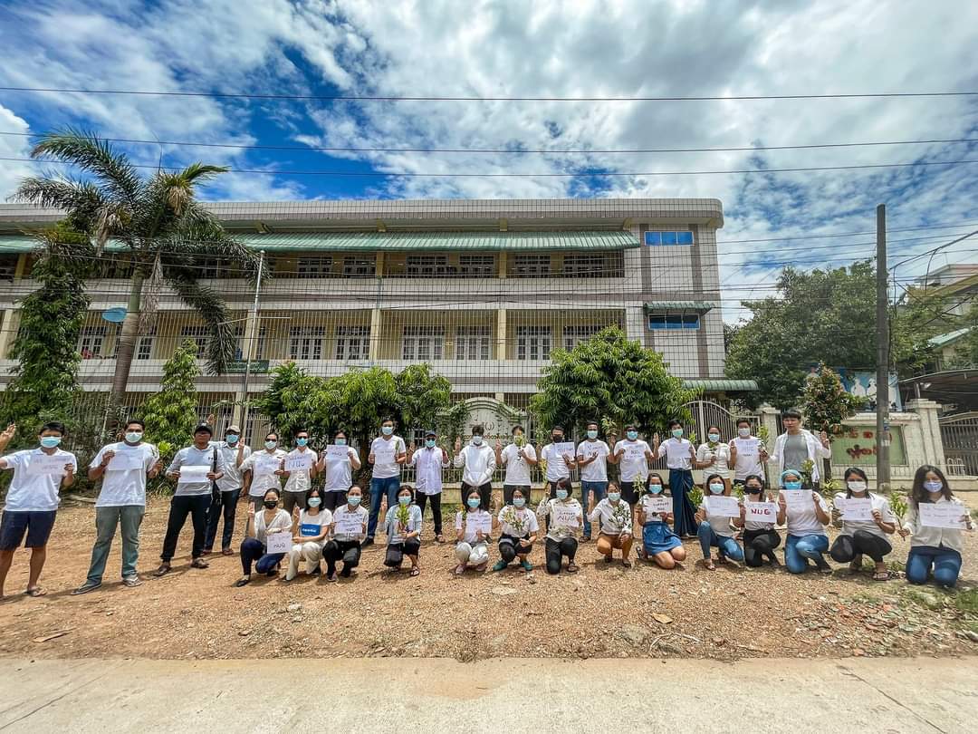 IrrawaddyNews's tweet photo. Professionals and students from medical and para-medical universities in Yangon showed their support for Myanmar’s newly formed National Unity Government on Apr. 17, Myanmar’s traditional New Year’s Day.

#WhatIsHappeningInMyanmar https://t.co/K7LbxWLmAD