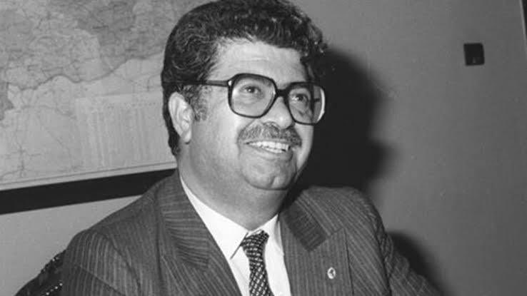 Ülkemize büyük hizmetleri olan değerli devlet adamı, 8. Cumhurbaşkanımız #TurgutÖzal’ı vefatının 28’inci yılında rahmetle anıyorum.
