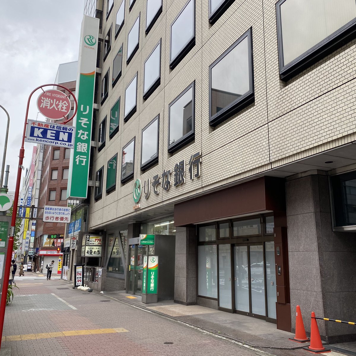 マチ輝 あと案内人が 東京ミッドタウンの名所といえば7 11です と仰る はて どういう意味か行ってみてわかりました 大家の端末を押し付けられた店子の悲哀 カードで と言った途端に始まる凄惨な精算 現場の頑張りで解決するよくある