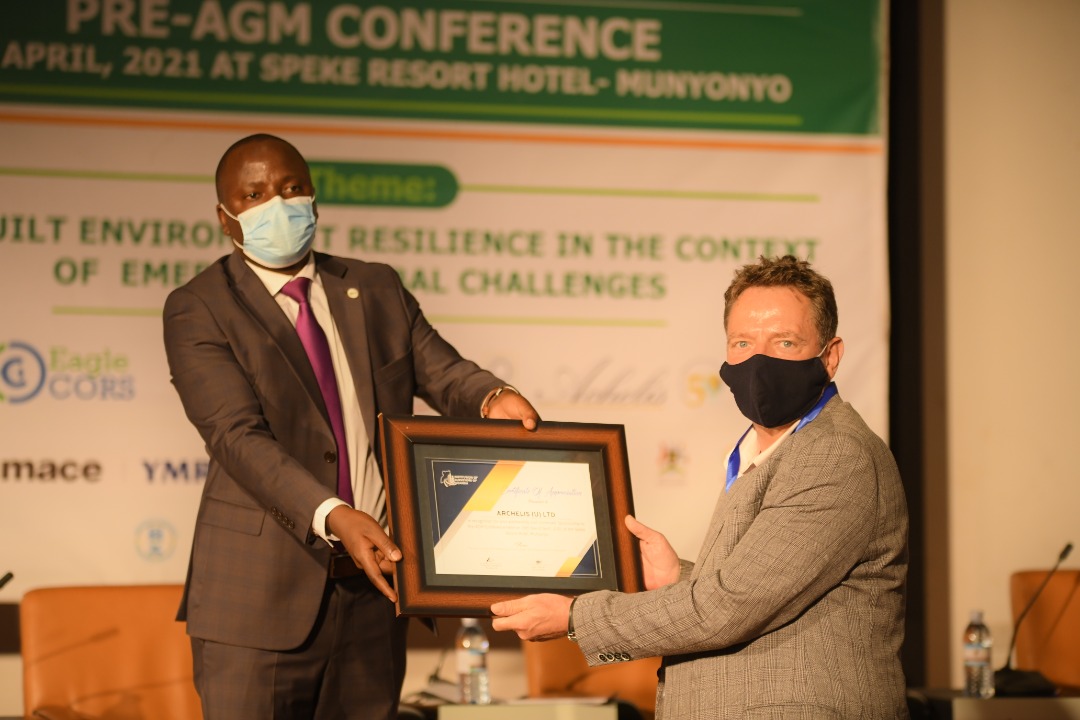 SurveyorsofUG's tweet image. Dr.Ronald Ssengendo (ISU President) awarding Achelis Uganda Ltd a certificate of appreciation for their Sponsorship.

#ISUPreAGM2021