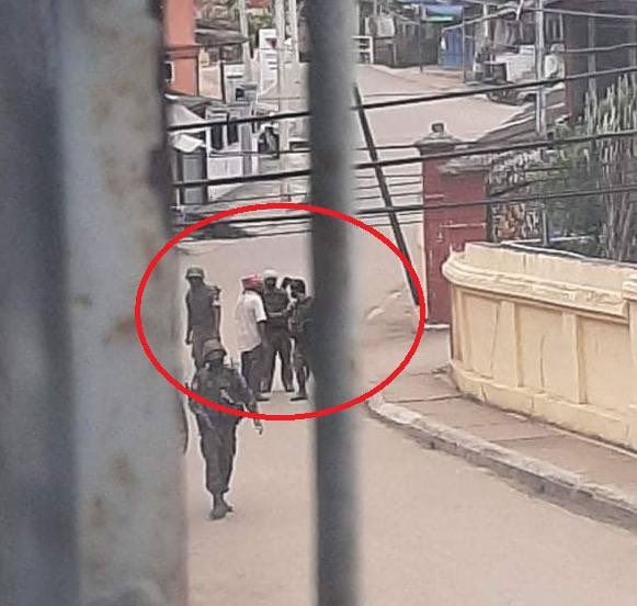 TharrLay14's tweet photo. Junta troops are violently beating up and abducting people in Mogok on the first day of Myanmar Newyear. Situations are intense and still can’t confirm the exact number of abductees.
NUG ASSEMBLE
#Apr17Coup
#ReleaseTheDetainees
#WhatsHappeningInMyanmar https://t.co/o5WwuQaSya