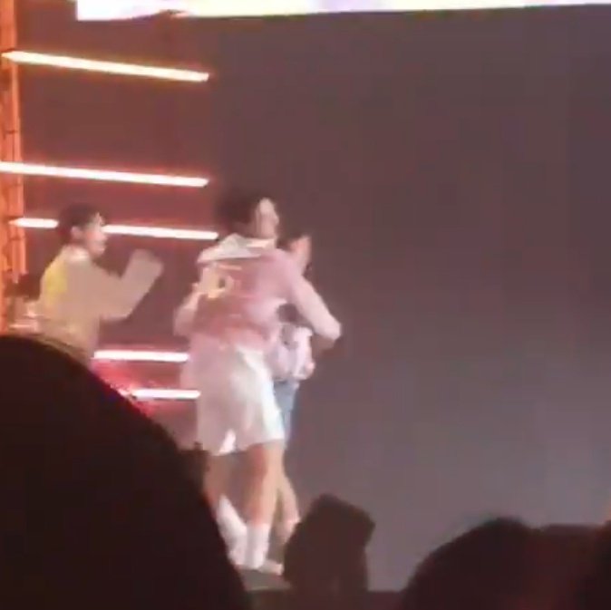 syaayounie's tweet photo. awwww look at the way seungyoun went to hug his baby dodo🥺😭💗 https://t.co/3iDx6Euiwk