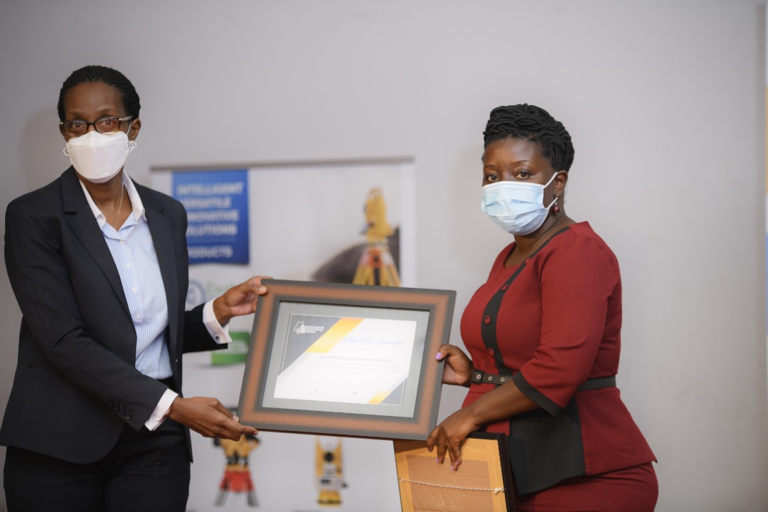 SurveyorsofUG's tweet image. RSU Judy Rugasira; Chair Surveyors Registration Board(SRB) from awarding our Speaker Ms. Asha Arinda @NBRBug 

@knightfrankug 

#ISUPreAGM2021