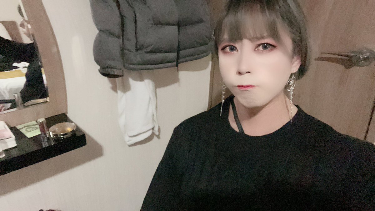 오랜만에 또 업을 해보아찌요!
새로산 옷과 뉴 헤어 스탈과 함께!!
#CD #CROSSDRESSER #여장남자 #여장