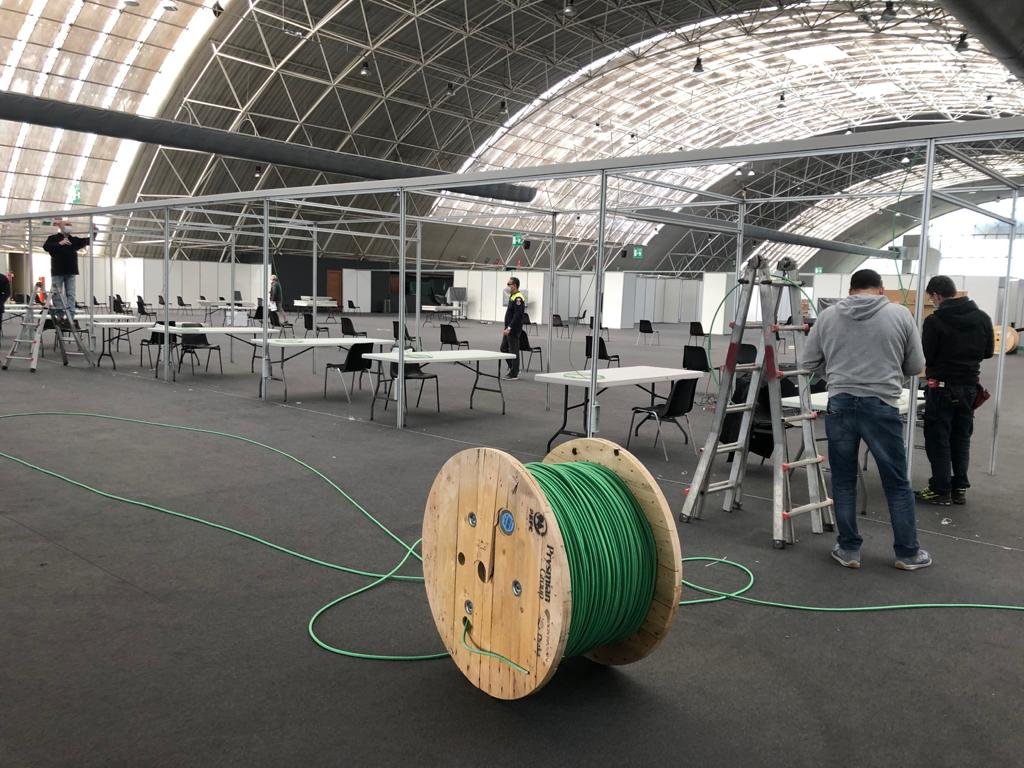 Bisogna vaccinare e <a href="/MyUniSR/">Università Vita-Salute San Raffaele</a> non si tira certo indietro! Martedì 20/4 alle 8 apre il centro vaccinale presso la fiera di Novegro, interamente gestito da <a href="/SanRaffaeleMI/">Ospedale San Raffaele</a> e da tutto <a href="/grupposandonato/">Gruppo San Donato</a> . Più di 4.000 vaccini al giorno per gli over 70. Vi aspettiamo! (ci sarò anche io!)