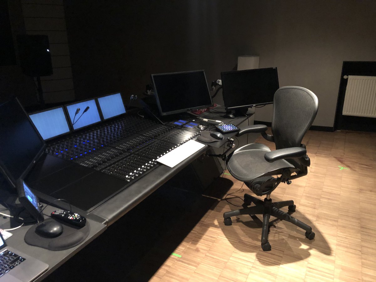 bugoff's tweet image. Dat is hier met knoppekes enal. Wel veel knoppekes.