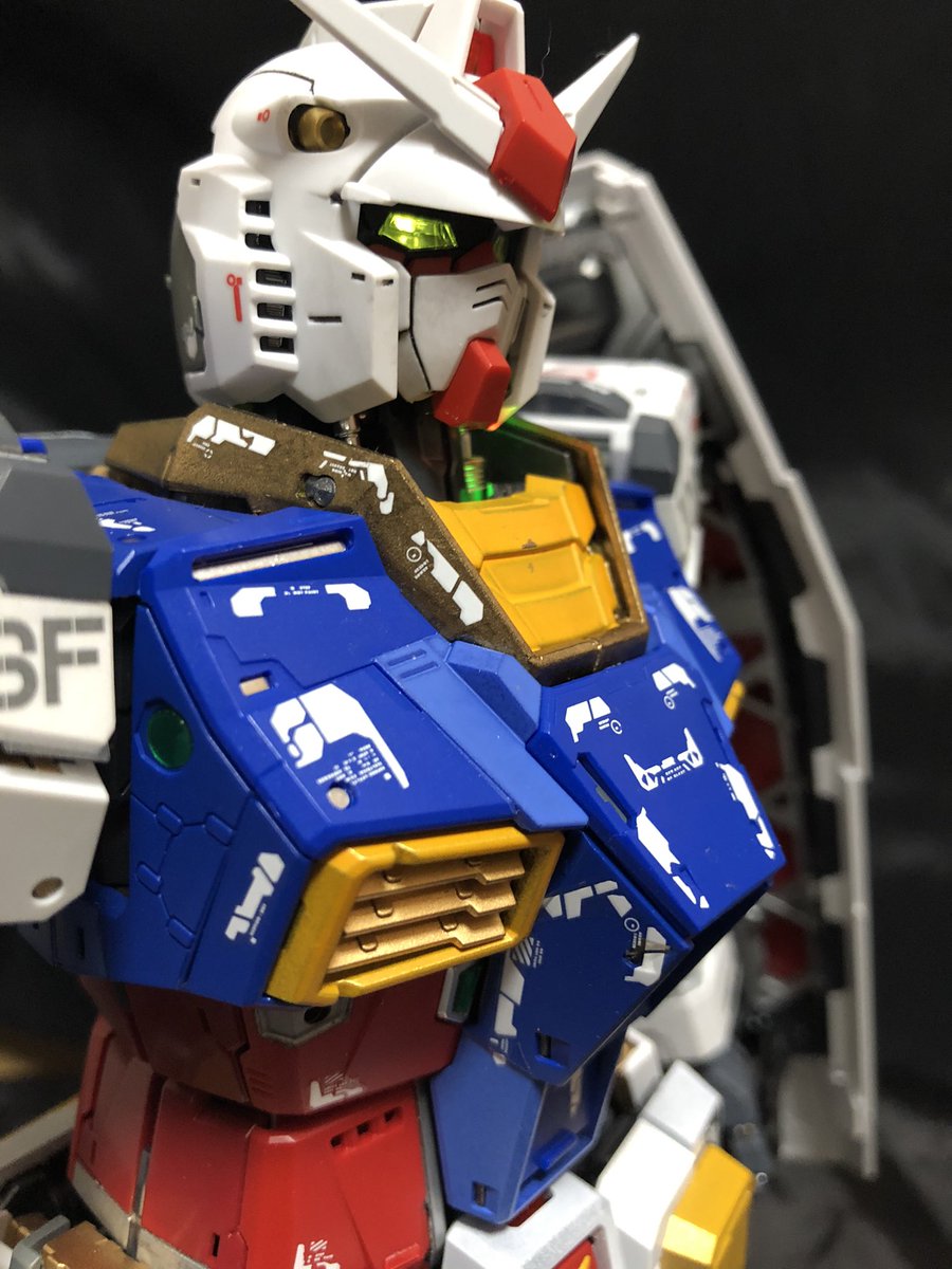 ガンプラ親父 Withエド師匠 S Tweet みんなでrxー78を作ろう Pguガンダムレビュー デカールは 付属のシールとアシタの デカールを使用しました イメージはrgみたいな感じですね 細かい色分けもしています デカールてんこ盛りにすることを目的で作製した