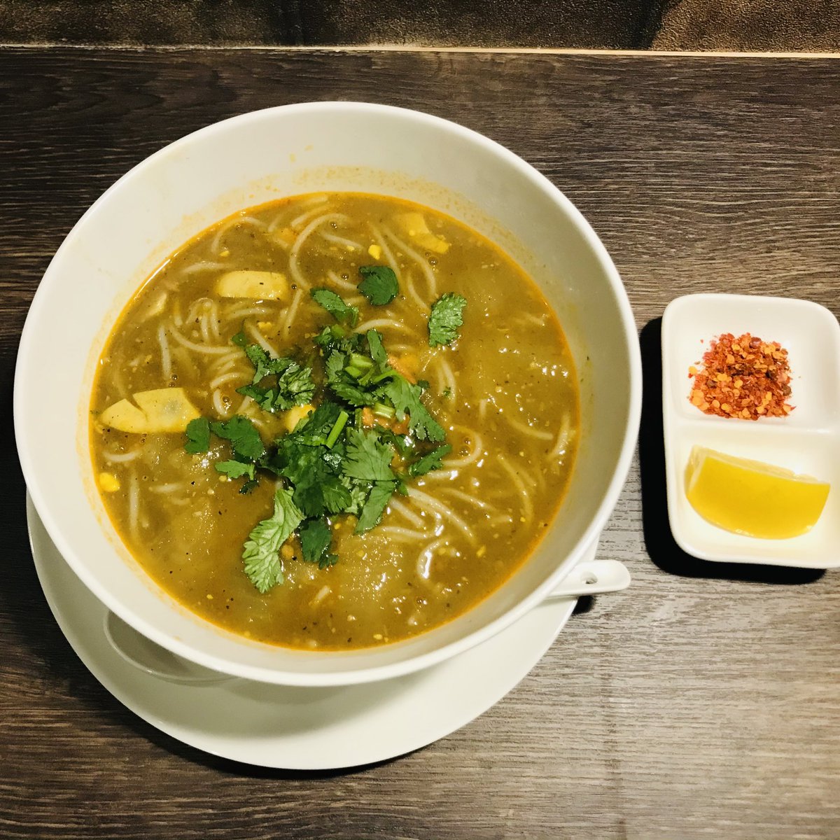 すえぞー Currygenom カレー実験室 2日連続 タウメー さん 時間的に昨夜食べられなかった モヒンガー と ラペットゥ を モヒンガー 米粉麺にナマズ出汁スープで食べる ミャンマーの国民食 ラペットゥ 乳酸発酵させた茶葉に生野菜を和えたサラダ すえぞー Currygenom カレー実験室 2日連続 タウメー さん 時間的に昨夜食べられなかった モヒンガー と ラペットゥ を モヒンガー 米粉麺にナマズ出汁スープで食べる ミャンマーの国民食 ラペットゥ 乳酸発酵させた茶葉に生野菜を和えたサラダ
