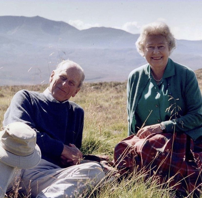 Absolutely heartbreaking watching Her Majesty The Queen sitting alone for her husband’s funeral 💔 My heart goes out to her today and anyone who has had to stand alone at a funeral because of the pandemic ❤️ #PrincePhilipfuneral #HRHPrincePhilip