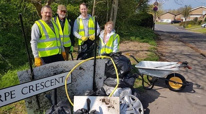 Sunny Saturday! Action in every corner of the great steel city of #Sheffield today 🦾 😎 Great spirit, everywhere. #litter #community #nature