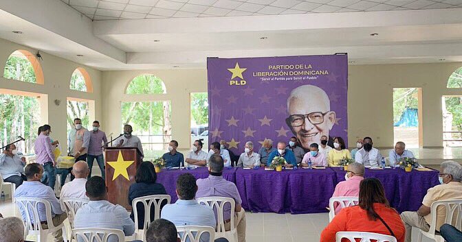 JusticialistaRD's tweet photo. El miembro del comité político del @pldenlinea @jcesarvalentin junto al secretario general @cmariottijr, en la provincia Duarte participa en importante asamblea con la dirigencia de la organización.
#PLDseTransforma #ValentinEsPLD https://t.co/AhG1SYiV7n