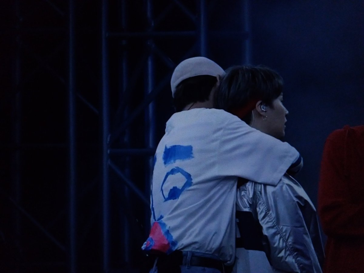 _Umkap_'s tweet photo. простите.. а как перестать плакать 🥺💜
#BANGBANGCON21 #방방콘21 #방탄소년단 #BestFanArmy #ARMY #BANGBANGCON #BANGBANGCON21PARTY #BTS #BTSARMY https://t.co/I3DxvA1c5C