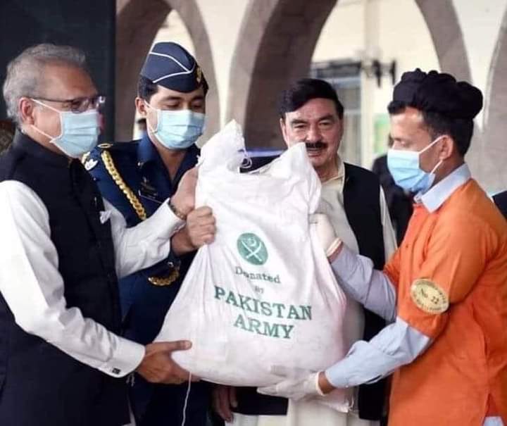 خبردار، آٹے کی بوری پر کمنٹ کرنے والے کو 5 لاکھ جرمانہ اور 2 سال قید بامشقت ہو گی!۔۔بلی تھیلے سے باہر کی کوشش میں ہے