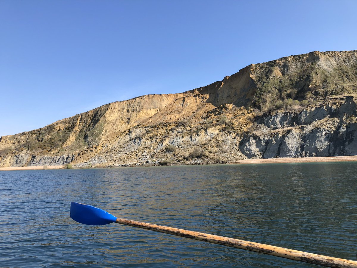 What a glorious morning for a row to Seatown to get a different view of the huge land slip 🚣‍♀️. #jurassic #coast #dorset #westbay #bridport <a href="/_gigrower/">GigRower</a> <a href="/CPGAgigs/">CPGA gigs</a>