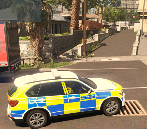 114_LThompson's tweet photo. Suspect still running - onto Lee Street and back into alley ways back through to Nikola Avenue.

@LERP_Official @LERP_ERPT https://t.co/fYWDp6GcN9