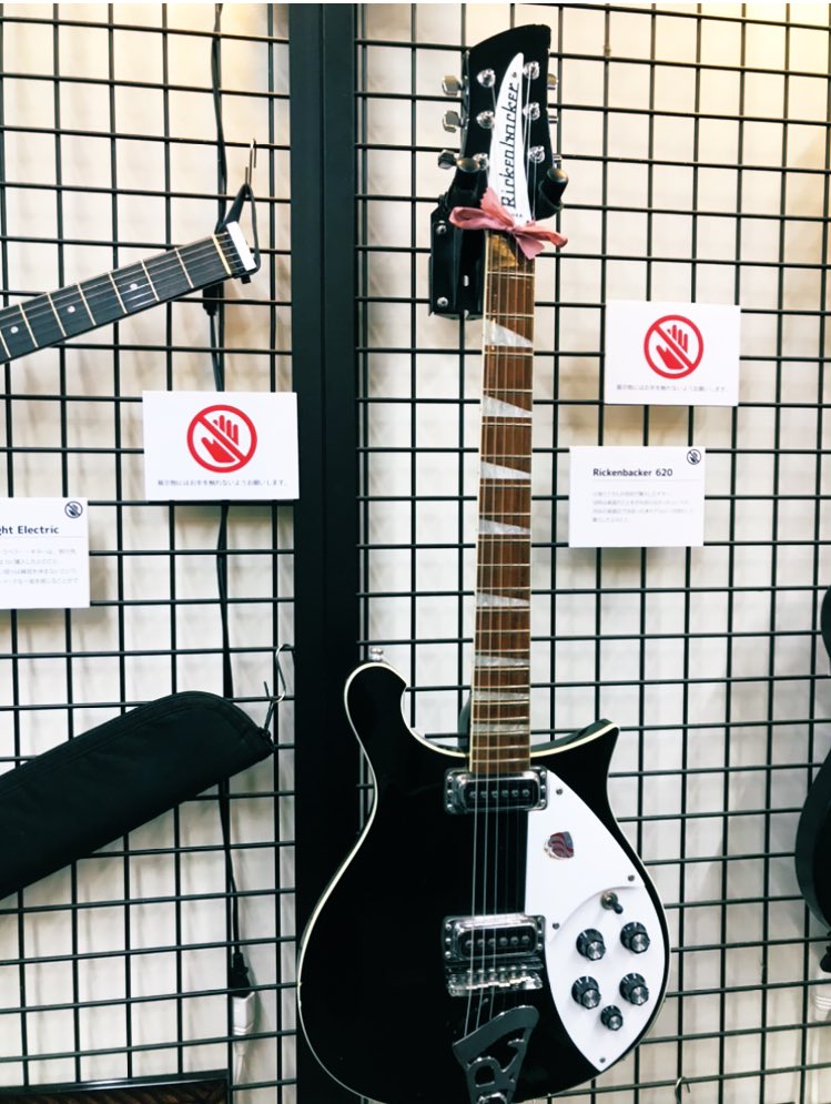 Miku Kobato Special Exhibition イベント開催場所でRickenbacker Model 620 も展示 丸の内サディスティック 椎名林檎 の歌詞で有名な リッケン620頂戴 19万も持って居ない 御茶の水 小鳩ミク ちゃんがBAND-MAIDを初めて購入した記念のギター bandmaid
