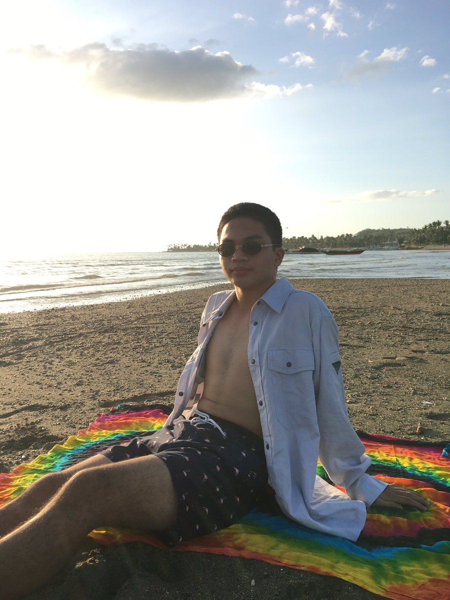 vhakss's tweet photo. Beach'n ajinomoto😅 https://t.co/f0tjnNn1GX