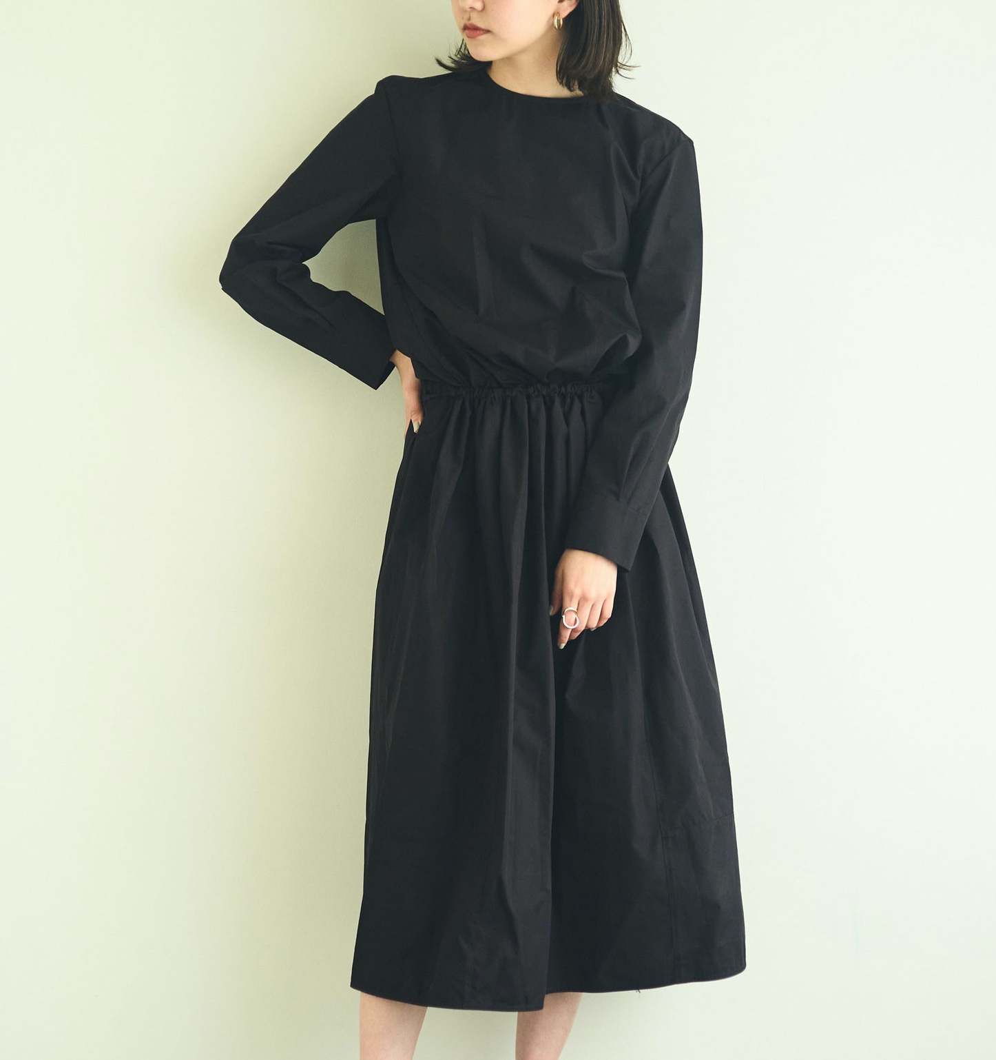 Fashion Express 北川景子 さん衣装 第1話 リコカツ 北川景子さん着用アイテムを追加 夫の家族との食事会で着用 ノーブルな印象の黒いワンピース ウエストを絞れるドロストデザインや 背中に並んだボタンがポイント 詳細はこちら Fashion Express 北川景子 さん衣装 第1話 リコカツ 北川景子さん着用アイテムを追加 夫の家族との食事会で着用 ノーブルな印象の黒いワンピース ウエストを絞れるドロストデザインや 背中に並んだボタンがポイント 詳細はこちら