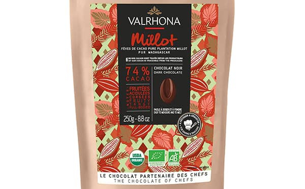 ChocoClic's tweet photo. Le Nouveau chocolat noir Bio de Valrhona : pure plantation Millot 74% Bio Consécration de trente ans de partenariat, Millot 74% révèle toute la puissance aromatique de son terroir à travers un profil intensément acide et fruité.... | #chocolat #chococlic https://t.co/gz7atftsPm https://t.co/jBvXNFEhfQ