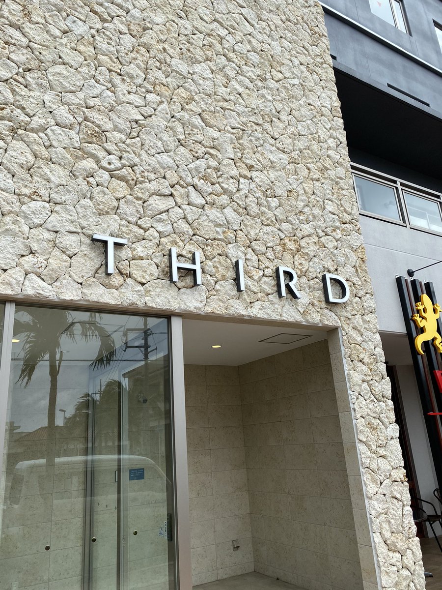 marurock0815's tweet photo. 今週は新婚旅行で初の石垣島へ✈️
現地では昨年開業のTHIRD石垣島に3泊滞在してました。
離島ターミナルの向かいにあるので、日帰りで竹富島と小浜島へ遊びに行って島の世界を体感🏝
ルーフトップバーで海と夕陽を眺めながら飲んだビールがホテルでのハイライトでした🍺オススメです✨ https://t.co/wKGkZqamZL