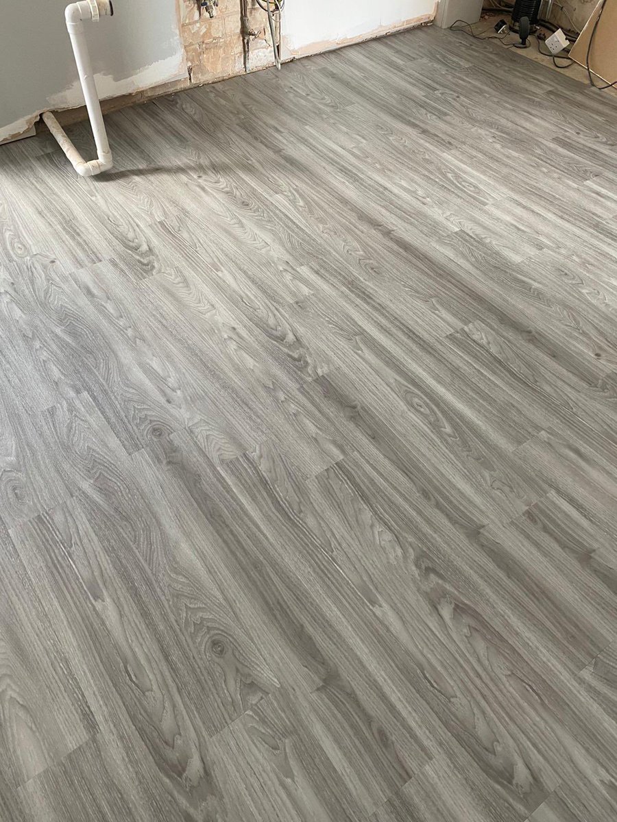 PjmFlooring's tweet photo. Stunning luxury vinyl planks in colour grey ash supplied and fitted to a kitchen and conservatory - nice and bright, looks amazing! Call 01244 291900 for a free quotation #chestertweets #luxuryvinylspecialists https://t.co/jhw5wsK5l8