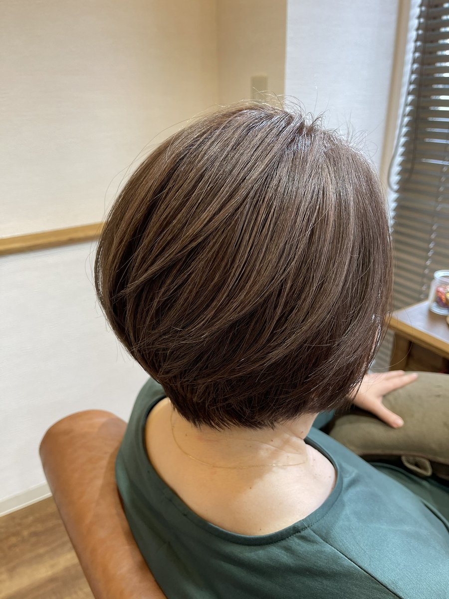 Lotta Hair Spa 札幌円山美容室 白髪をもっと楽しみましょう ミルクティーベージュベースにハイライト ローライトでコントラストを 白髪染めを使わない白髪染め 明るい白髪染め 白髪染めハイライト 育てるハイライト