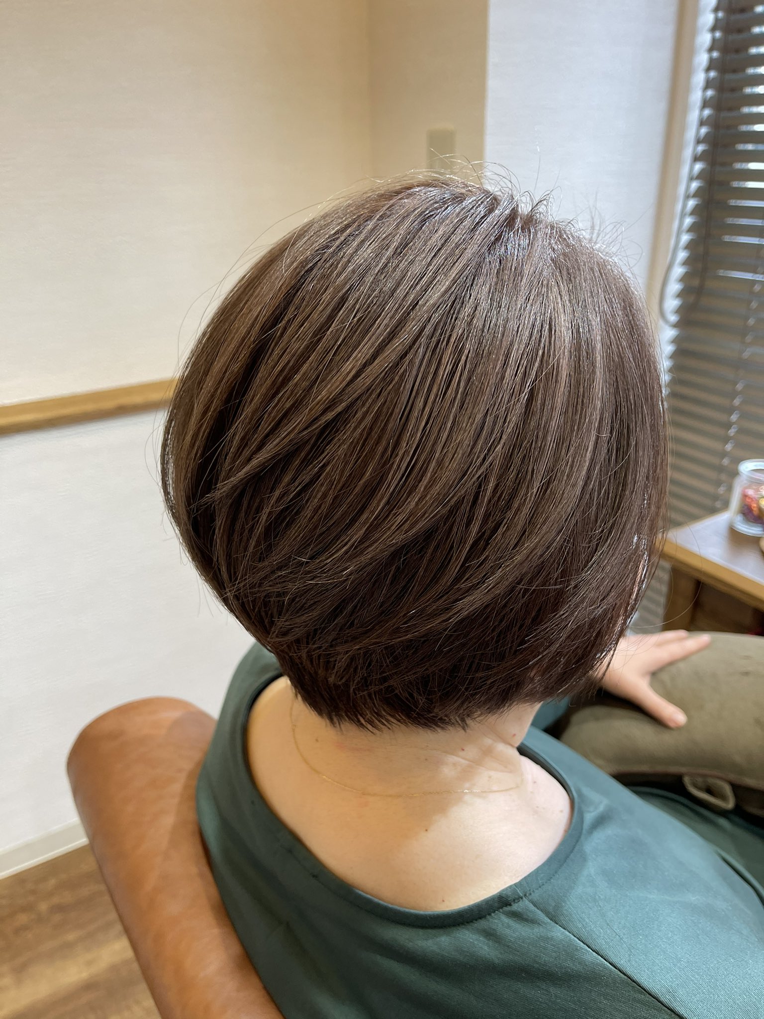 Lotta Hair Spa 札幌円山美容室 白髪をもっと楽しみましょう ミルクティーベージュベースにハイライト ローライトでコントラストを 白髪染めを使わない白髪染め 明るい白髪染め 白髪染めハイライト 育てるハイライト T Co Zgkwq9n2dw