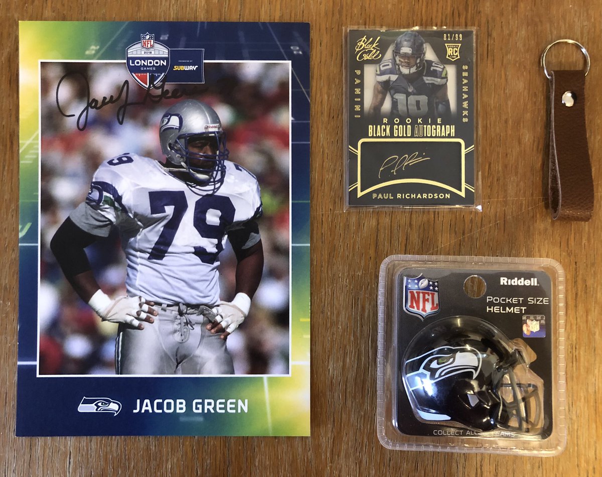 clairedabear85's tweet photo. #Seahawks #NFLGIVEAWAY For a chance to #win this FAB prize bundle full of 12’s #SWAG inc 2 #SIGNED items. You MUST be following  @clairedabear85 &amp; RT this link. This #Giveaway will run till the 23/4 &amp; is open 2 ALL #NFL fans globally Good Luck #NFLTwitter  #12thMan https://t.co/uJuI7291DQ