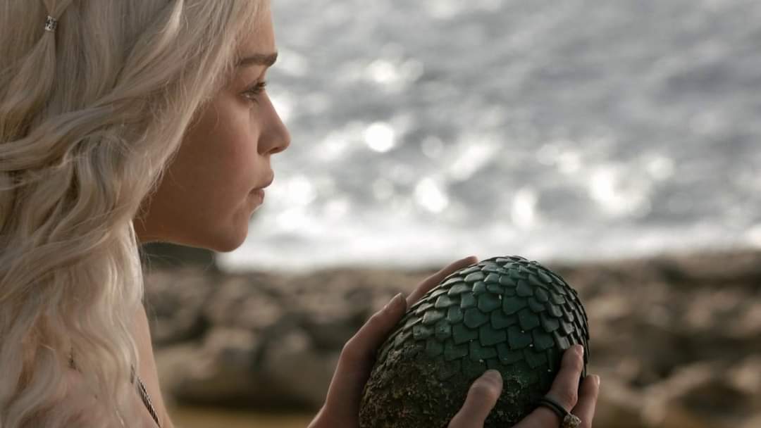GOTColombia's tweet photo. #RecuerGOT // Un día como hoy, 17 de abril, pero en 2011 se estrenaba el episodio 1x01 de Juego de Tronos: "Winter is Coming".
.
#GOTColFans https://t.co/AvuuhzzDdD