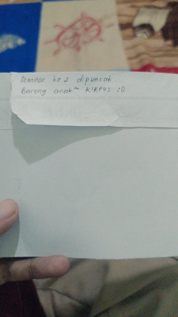 Apriliaaika21's tweet photo. Yaampun masih ada amplop ini, dapet uang jajan waktu SMK.
Ikut ikut lomba dan organisasi sana sini.
Uang jajan banyak, dapet refreshing nginep dipuncak Mulu, kenal temen banyak dr sekolah lain, pengalaman banyak, sampe dapet yg nyangkut ke hati juga pula wkwk🤭 https://t.co/IwuK3fqjyg