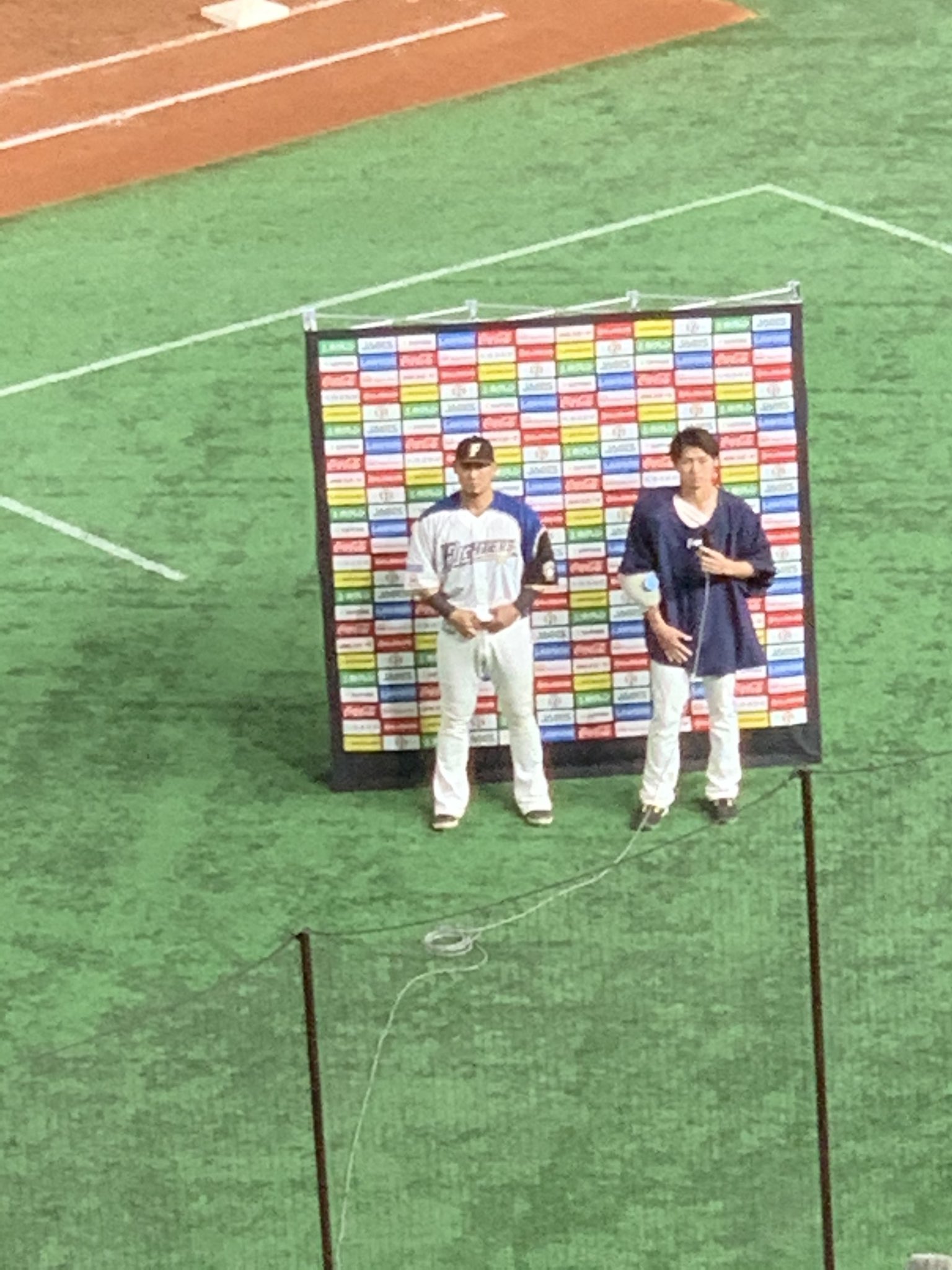 新垣 勇人 2人の活躍でホーム初勝利 ここから優勝やー 中田翔 上沢直之 北海道日本ハムファイターズ ホームラン 4番 エース T Co Vqbk50wgne Twitter