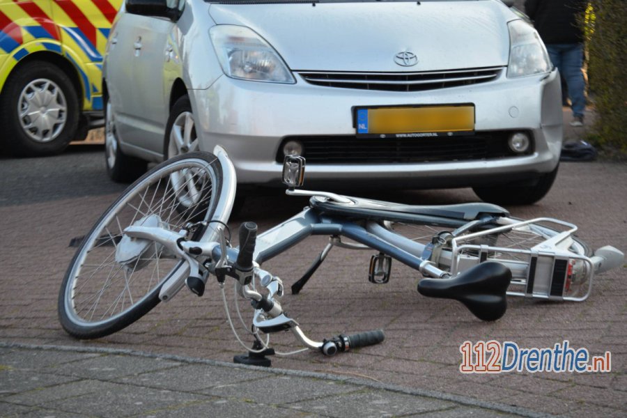 Gewonde na aanrijding tussen e-bike en auto in #Assen. 112Drenthe.