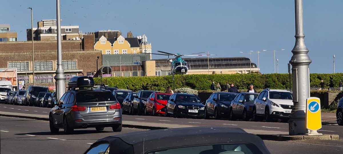 m17cxx's tweet photo. #hove #helicopter #kingalfred #Brighton @argusbha #whatsgoingon https://t.co/sChuDnCtxZ