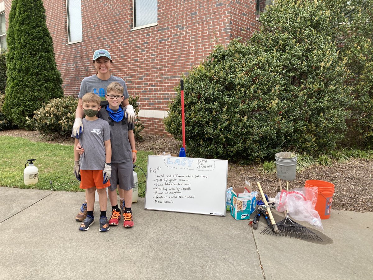 LacyESLions's tweet photo. Beautification Day here at Lacy Elementary-great way to celebrate Earth Day! https://t.co/uQblfcbY7V