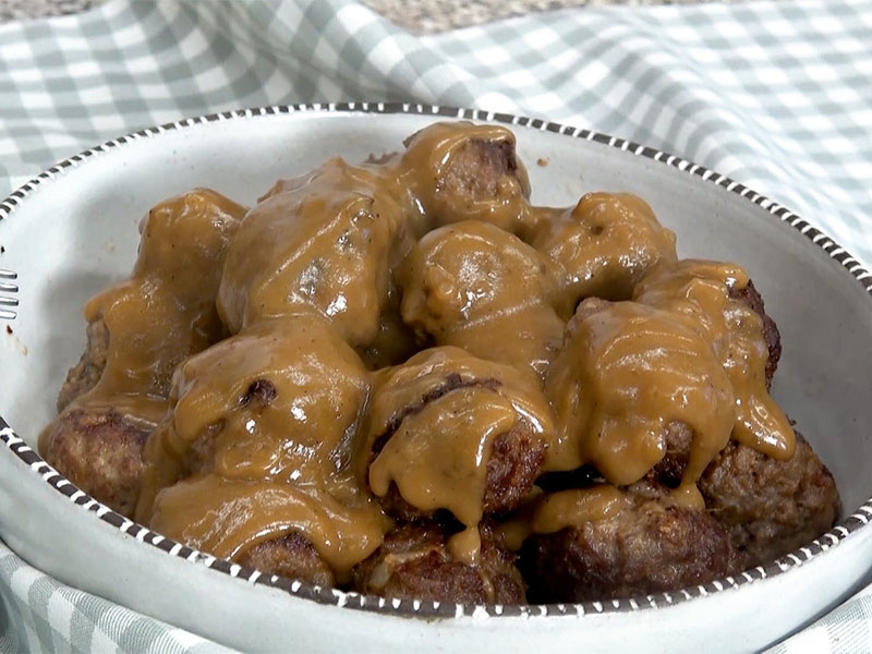 İsveç Köftesi (Ikea Köftesi)

İsveç köftesi halk diliyle Ikea köftesi nasıl yapılır? İsveç Köftesi için gerekli malzemeleri ve İsveç Köftesi yapımını merak edenler için Lezzet Mutfak Okulu'nda bu hafta İsveç Köftesi yapıyoruz...

<a href="/GASTROKAN1/">GASTROKAN</a>

👉 lezzet.com.tr/yemek-tarifler…