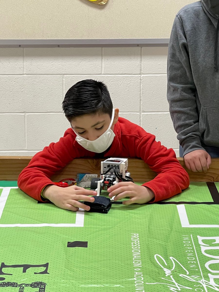 Let the competition begin 🤖 Today our campuses are participating in the Edgewood Robotics Invitational Challenge (E.R.I.C). Check out these superstars from <a href="/ROYCISNEROSES/">Roy Cisneros Elementary</a> 🌟
