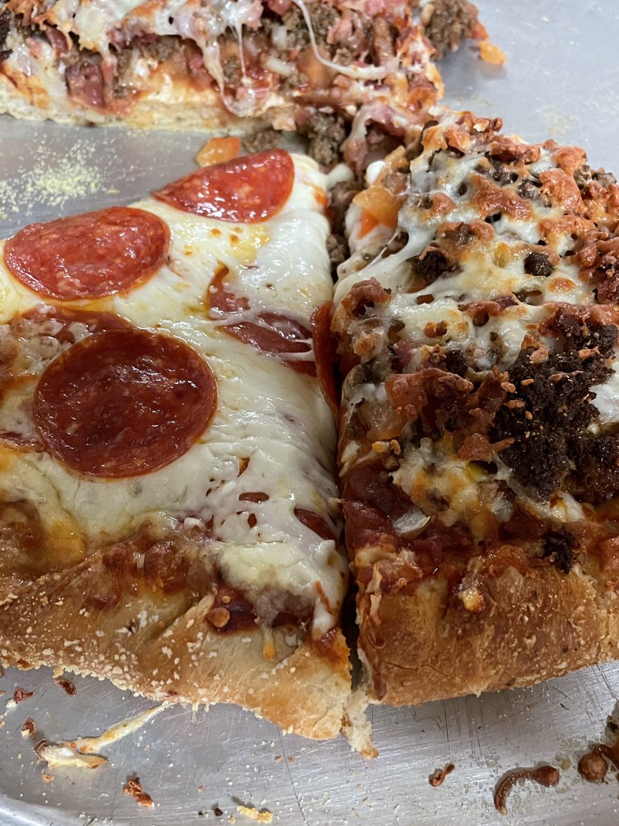 kurtarnold_kurt's tweet photo. Pizza night is always a crowd pleaser. Traditional Pepperoni or Bacon Cheese burger Pizza? @HMCSNCSMCalgary #PizzaNight #SaturdayAtSea https://t.co/bmz5m9murJ