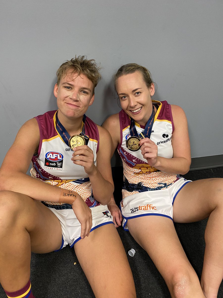 skelly8888's tweet photo. Today was up there with one of the best! Congrats @lionsaflw - such exemplars of sport - excellence, overcoming adversity, team first, humility- these women can lead any organisation. So proud!!!! #IamLion https://t.co/jP4aEuBkqf
