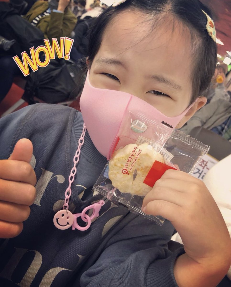 eugene_intl's tweet photo. Eugene Instagram Post (eugene810303):
Jeju Airport was crowded with flight delays. Bored children are healed with snacks #LoveChocolate #JejuOrangeChocolate #FruitChocolate
Freeze-dried citrus in white chocolate ~! Mom also got a drink ~~~! ㅋ
#Eugene #김유진 #유진 https://t.co/7kl0hz85oQ