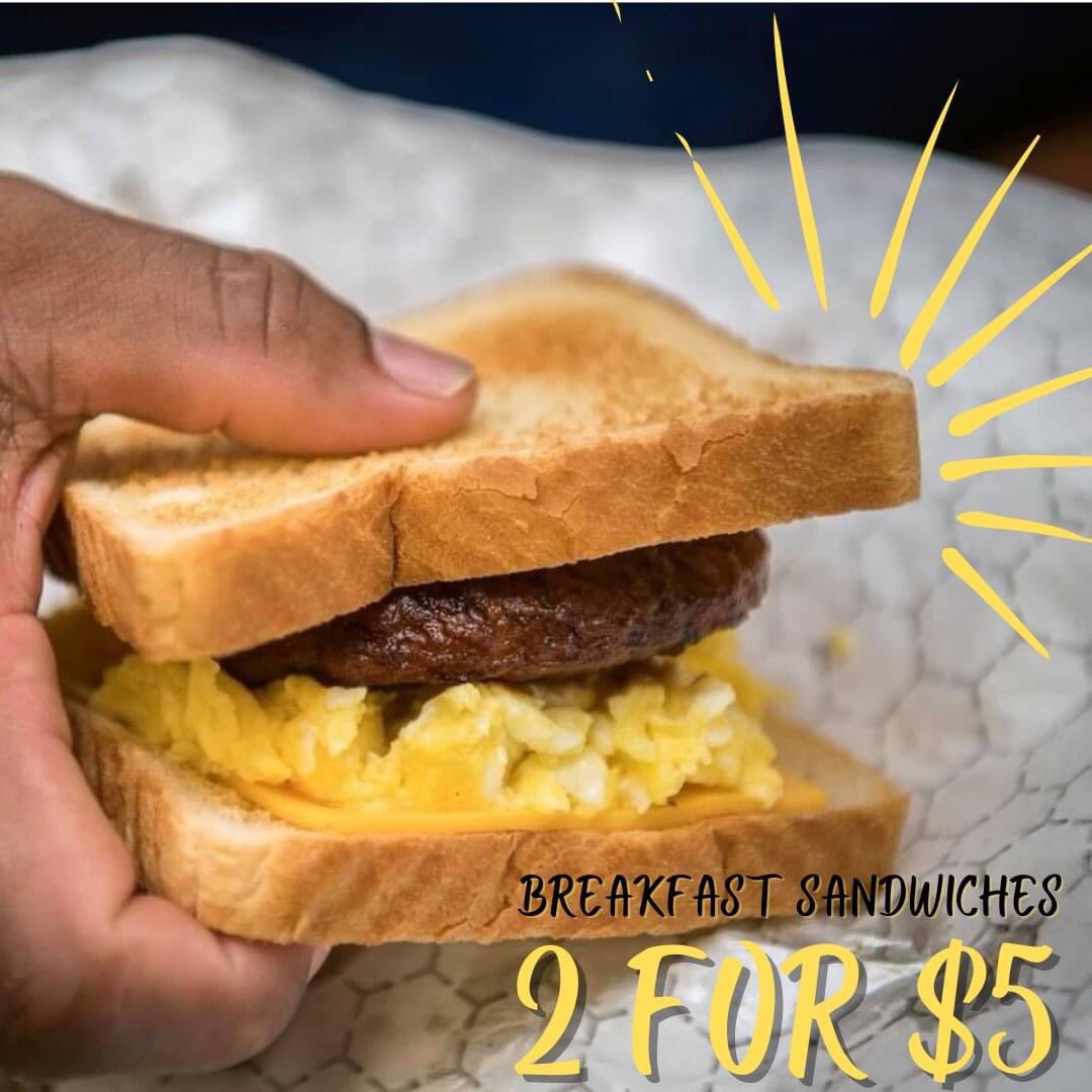 DoubleQuick_'s tweet image. Breakfast date approved✅
.
.
.
#DoubleQuick #wekeepyoumovin #breakfast #toaster #sandwich #sausageeggcheese #riseandshine #goodmorning #eggs #bacon #mississippi #arkansas #foodphotography #foodie