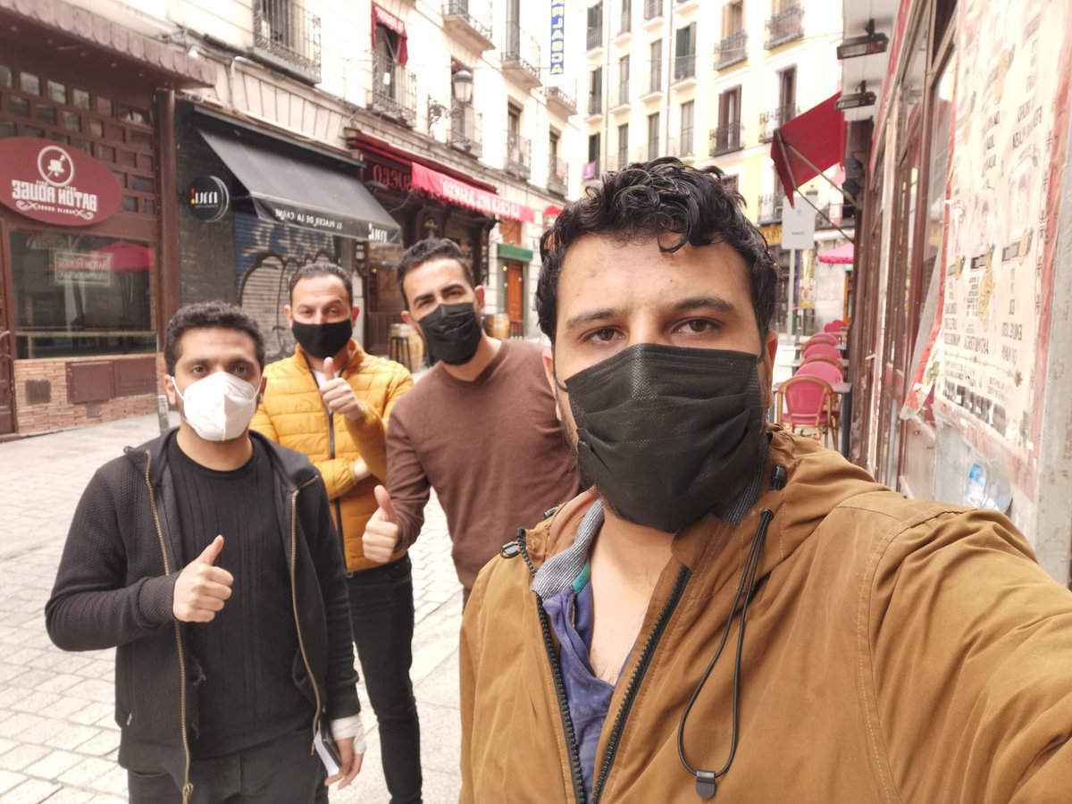 Accem_ong's tweet photo. Un grupo de periodistas que tuvo que huir de la guerra en Siria se refugió en España. Un ejemplo de integración y superación es su revista #Baynana con la que buscan mostrar historias de éxito de otras personas migrantes y refugiadas. #ConLxsRefugiadxs https://t.co/gJD4a2NN15 https://t.co/Cdf7SgvvxG
