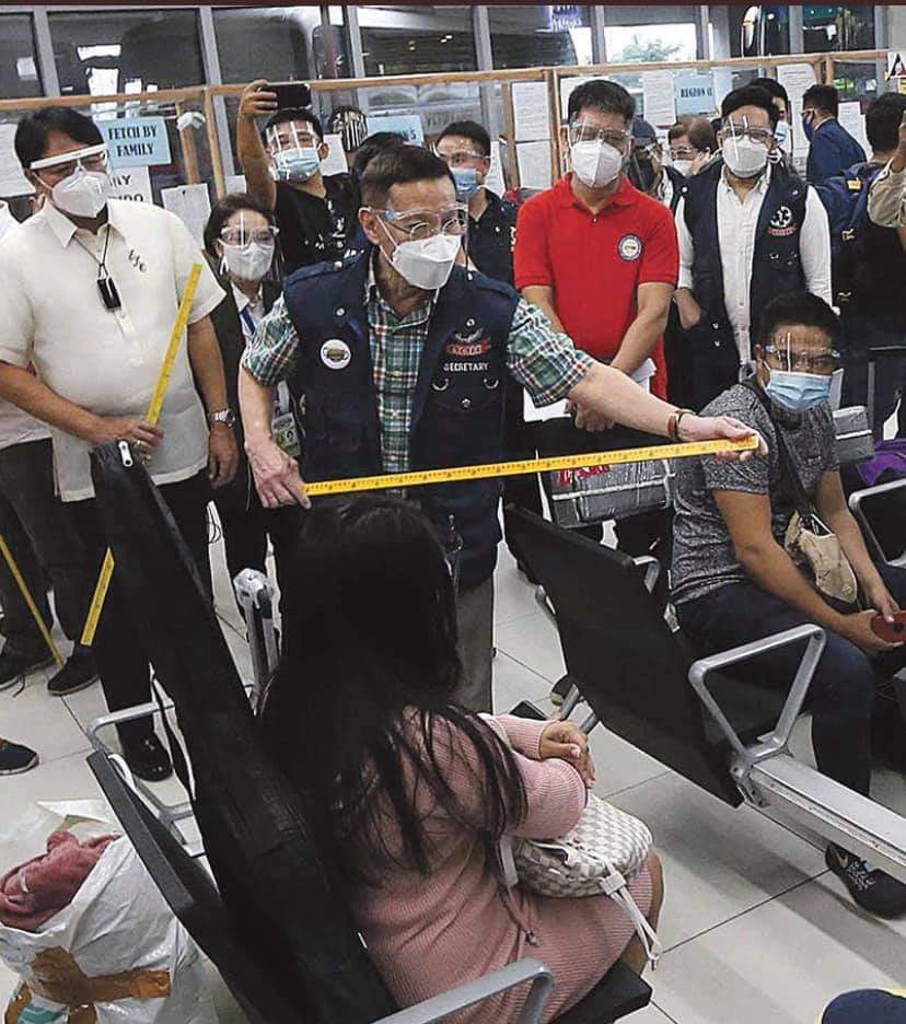 PinoyAkoBlog's tweet image. Duda na ako dito kay Duque kung doctor o sastre. 🙄🙄🙄