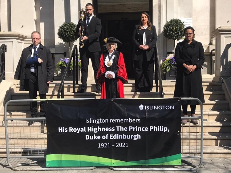 The <a href="/IslingtonMayor/">Islington Mayor</a> observed a national silence on behalf of our borough at 3pm today, to mark the death of His Royal Highness The Duke of Edinburgh. Our thoughts and condolences are with Her Majesty the Queen. #DofE