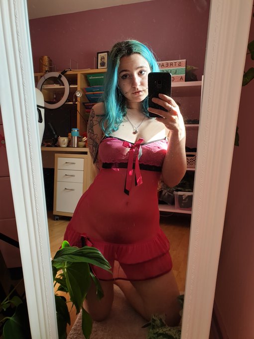 Undress me with your eyes 🌿 https://t.co/kF3mXKN2lq