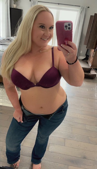 Am I your type?🤔🤗 https://t.co/zmhnnPYz9T