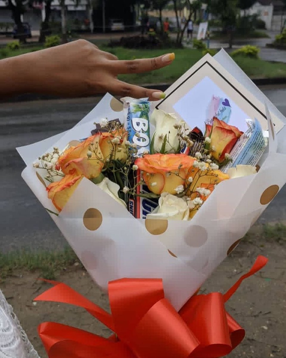 Untamed_Feels's tweet photo. Funny thing about love is you don’t really choose who you love...
But to just be able to experience it should be magical 💕
It’s a chocolate bouquet affair 🔥
#beautifulfeels #untamedfeels #basedintz🇹🇿#withsomuchlove #flowerlover #chocolatelover https://t.co/FESnqIHUJ9