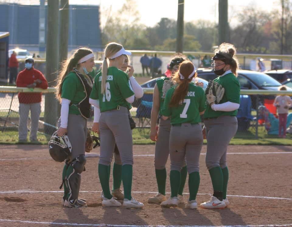 OttDSHS's tweet photo. Great team win last night! Irish defeats Olentangy 6-5 💚🥎 @CDSBCA https://t.co/6ZkQ8AlTJA