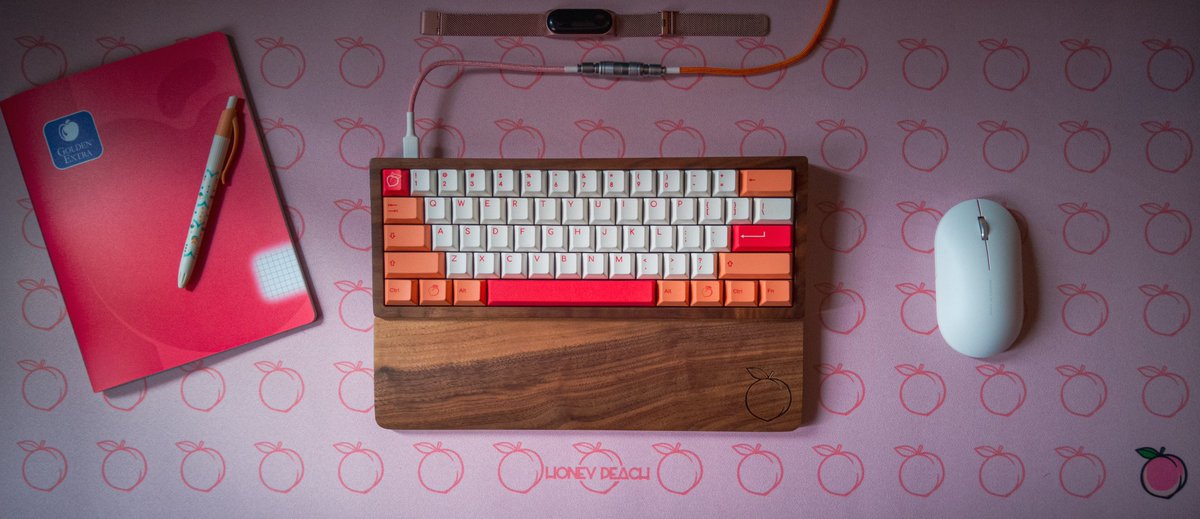 keebary1's tweet image. 🍑Pink on Peaches🍑

De las pocas veces que veréis combinar 2 colores que no tienen nada que ver 😍

#customkeyboard #customcable #customsetup #peaches #Pink #silent @XiaomiEspana